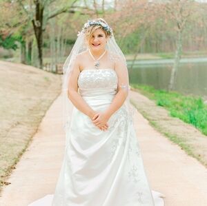 Davids Bridal Wedding Dress Size 16